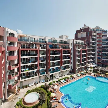 Admiral Plaza , Large Swimming Pool , 5 Min Walking To The Apartament *