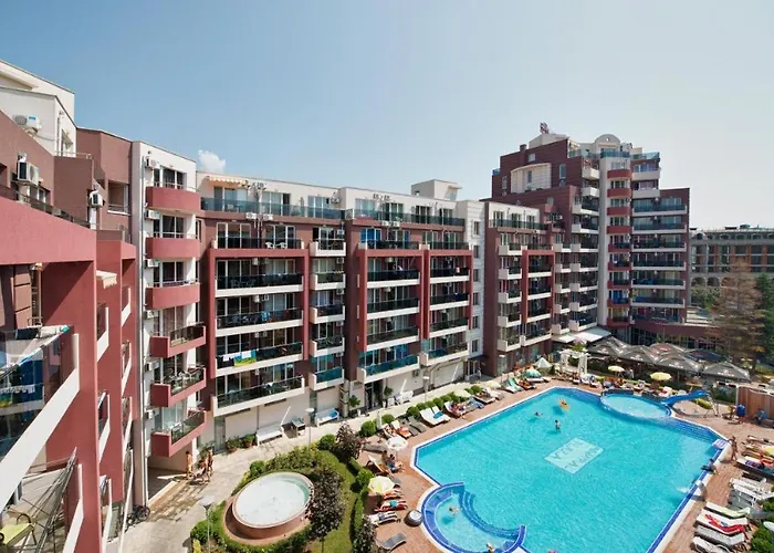 Admiral Plaza , Large Swimming Pool , 5 Min Walking To The Апартамент *