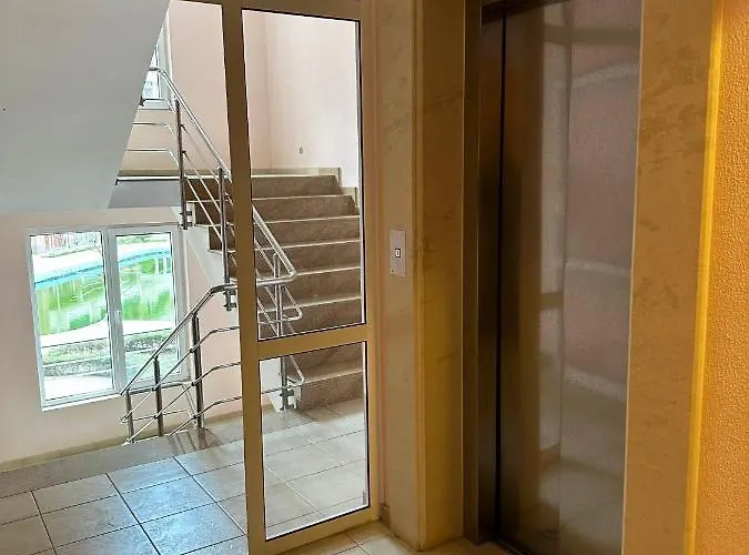 Апартамент Admiral Plaza , Large Swimming Pool , 5 Min Walking To The Слънчев бряг