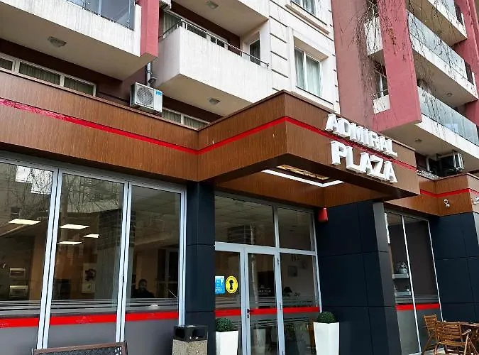 Апартамент Admiral Plaza , Large Swimming Pool , 5 Min Walking To The *