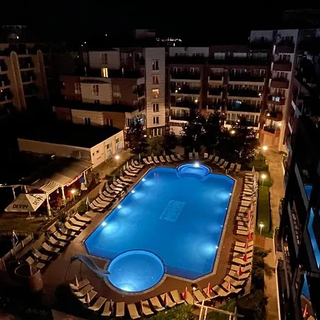 Admiral Plaza , Large Swimming Pool , 5 Min Walking To The