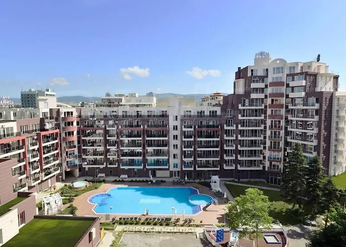 Appartement Admiral Plaza , Large Swimming Pool , 5 Min Walking To The