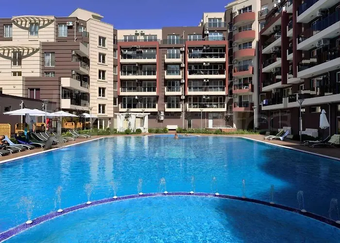 Admiral Plaza , Large Swimming Pool , 5 Min Walking To The Appartement *